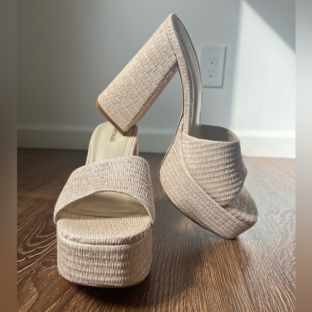 NWOB Larroude Dolly Platform Mule Natural Raffia Size 9